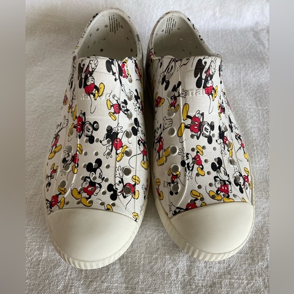 NATIVE Shoes Kids Size J2 Disney Jefferson Mickey Mouse Print All Over Water - Picture 2 of 7